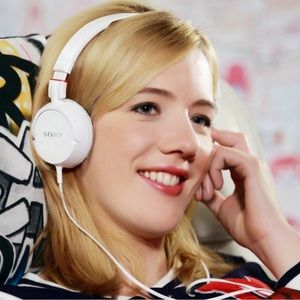 SONY White Slim Lightweight Dynamic Stereo Headphones w Pressure Relief Earpads